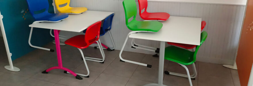 chaises et tables